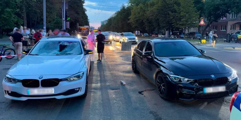 Два BMW поспіль збили батька з донькою на «зебрі» у Львові: що відомо