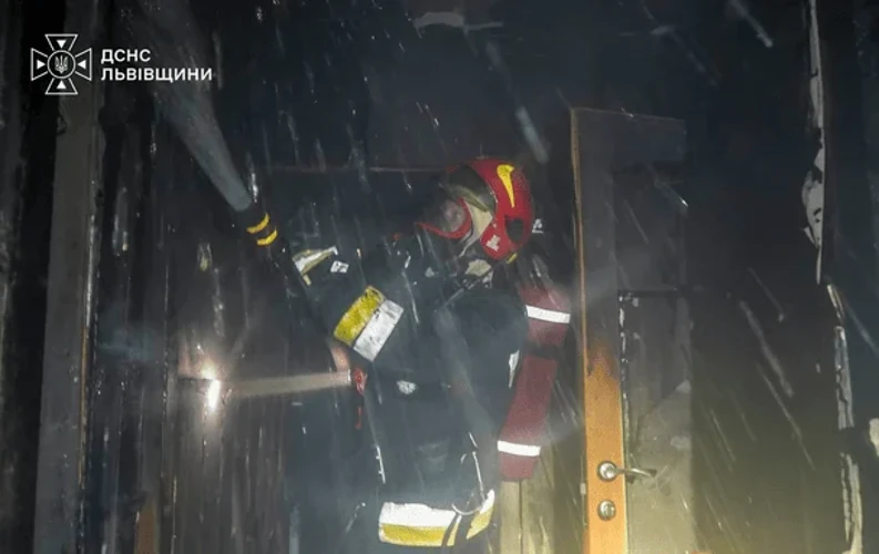 Хто рятував львів’ян після нічного вибуху акумулятора: імена, служби, ролі